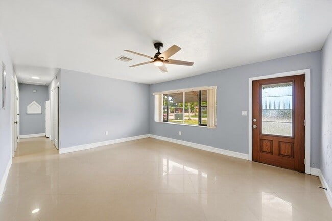 Photo - 740 E Evanston Cir