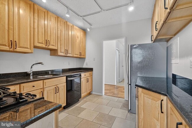 Photo - 4141 Henderson Rd Unit 1023