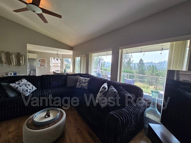 891 Westview Way