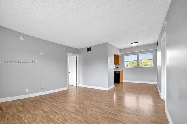 Photo - 609 NE 13th Ave Unit 301