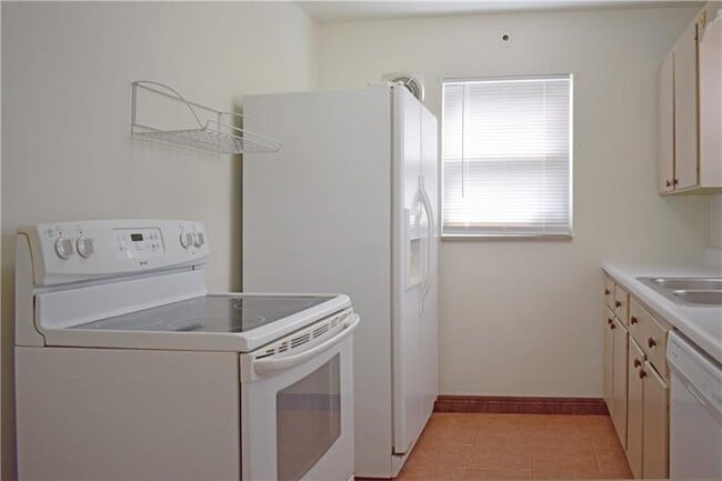 Photo - 100 Primrose Ave