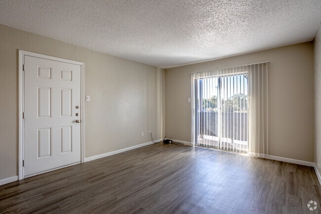 1BR, 1BA - 616 SF - Living Area - Northwood Village Apartments