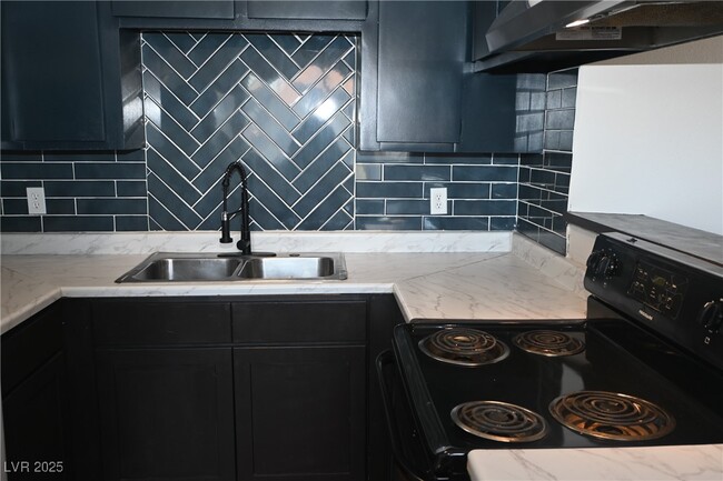 Building Photo - 1512 Cobb Ln Unit 4