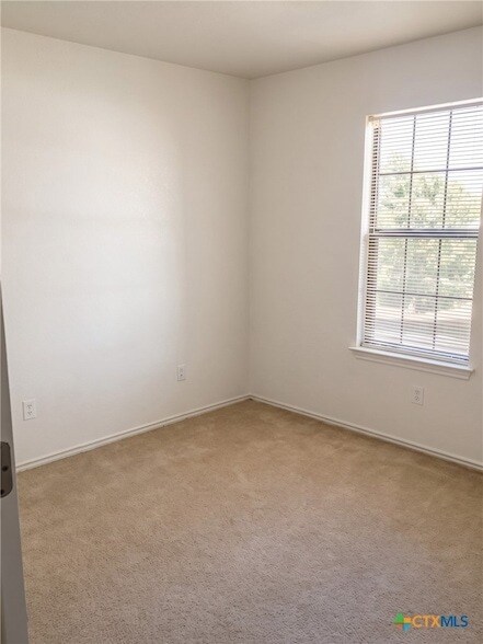 Photo - 306 Sumac Trail