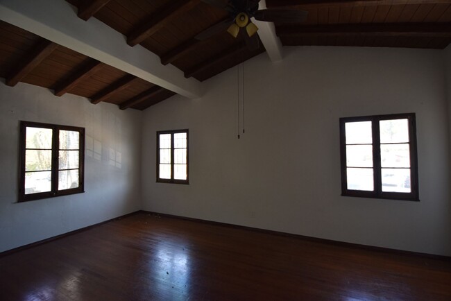 Building Photo - 1008-1033 Rental