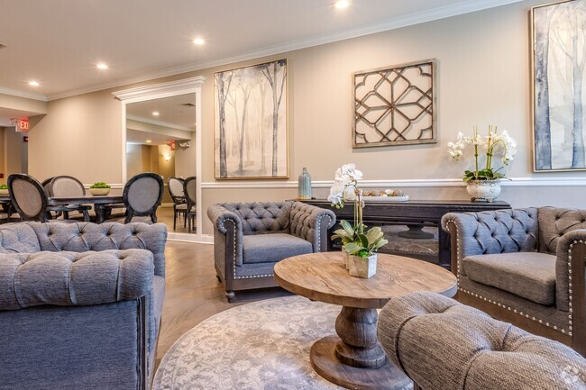 Montage-lobby03-area - Montage at Hamilton Apartments 55+ Community