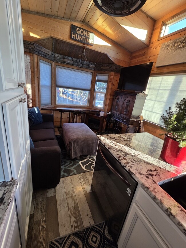 Photo - 1412 Amanda Dr