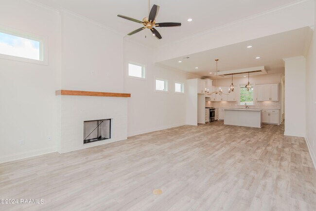 Photo - 424 Dunvegan Ct