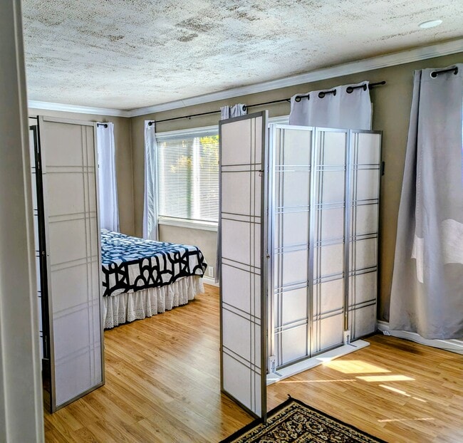 2573 Canterbury St Unit Upstair Furnished Apartment