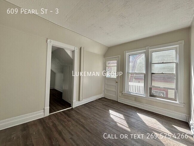 Photo - 609 Pearl St Unidad 3