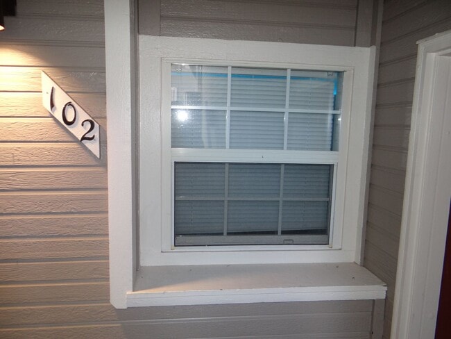 Building Photo - 1 bed 1 bath condo with 650 sf. off Jewell and Sheridan Unit 102