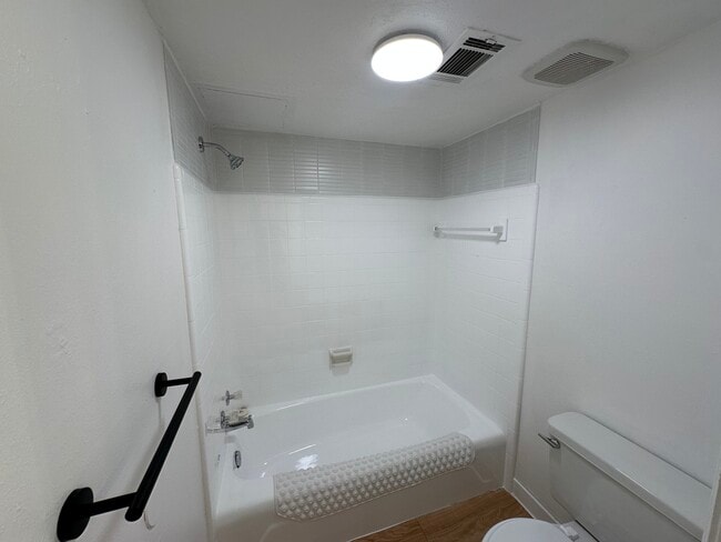 Photo - 417 Walker St