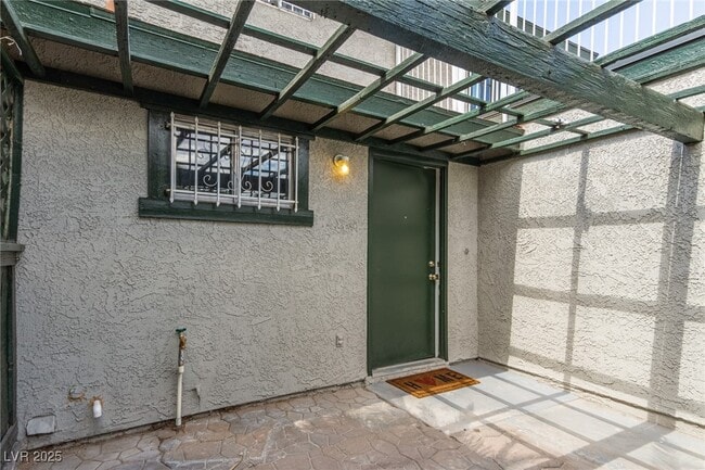 Photo - 557 Chelsea Dr
