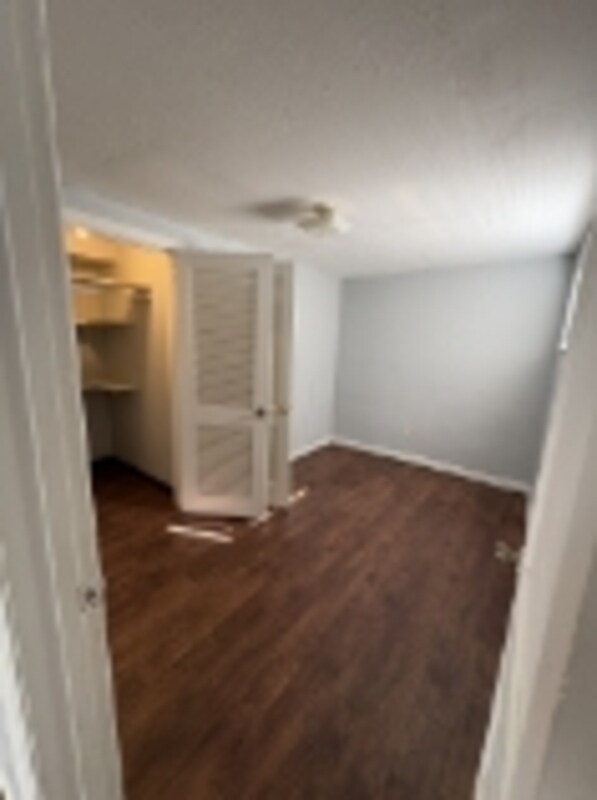 Photo - 270 E Nottingham Rd