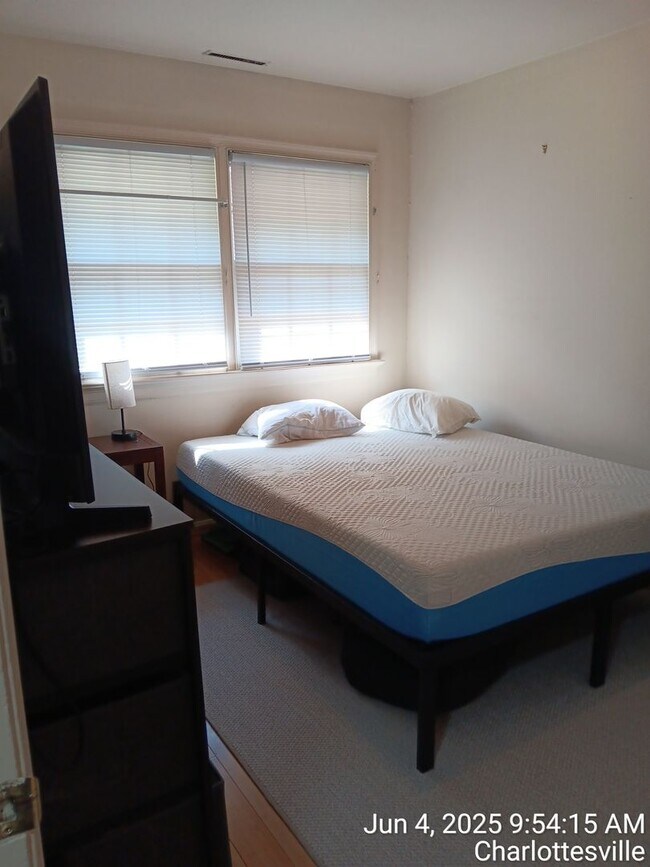 Photo - 109 Kent Terrace Unit B