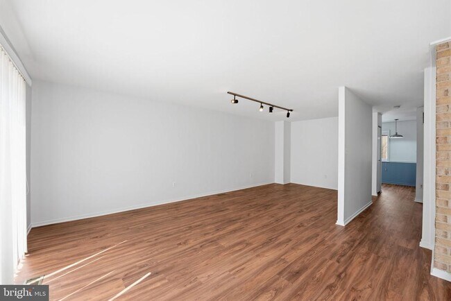 1747 Cy Ct