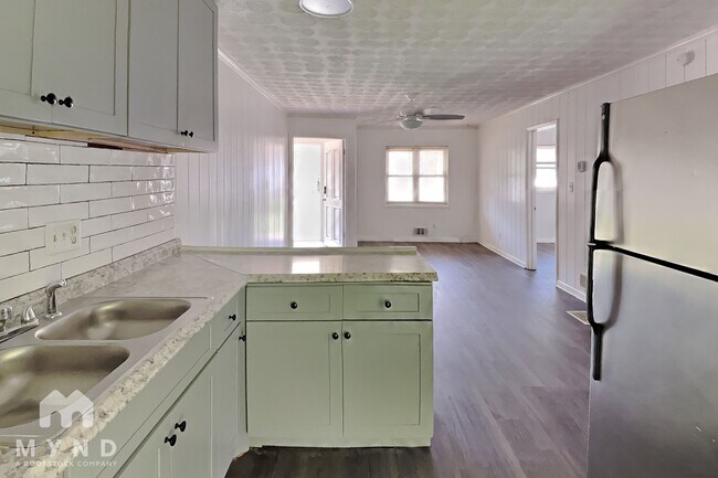 1429 Vesta Ave Unidad Left