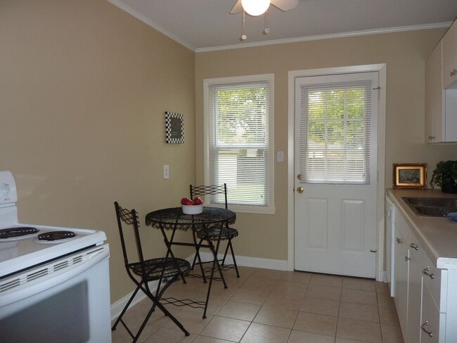 Photo - Beautiful 2 Bed 1 Bath in Quiet Area - NO PETS ALLOWED