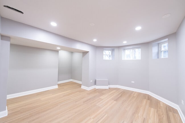 Photo - 1028 W Oakdale Ave Unit G