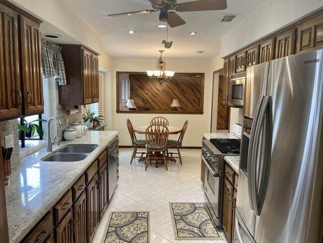 Photo - 1707 Mayflower Dr