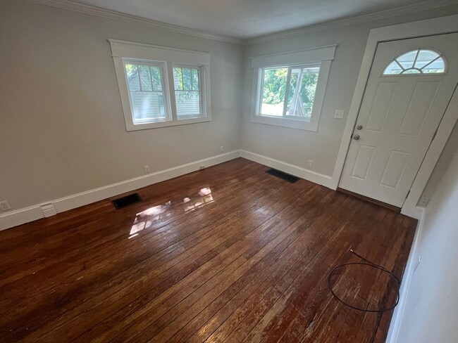 Photo - 3-bedroom, 1.0 bathroom Home near downtown Niles