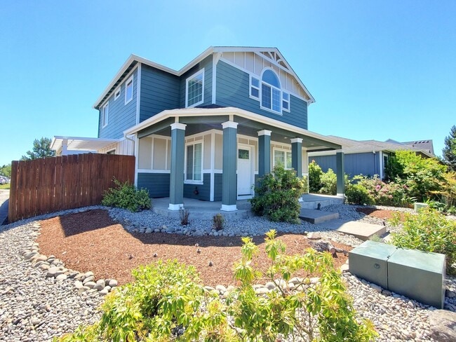 Building Photo - Pet Friendly 3 Bed / 2.5 Bath Home Near I-5