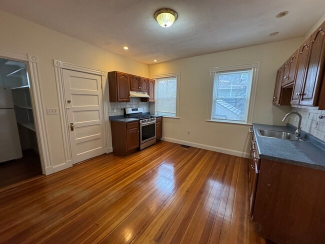 Photo - 163 Belmont St Unit Room