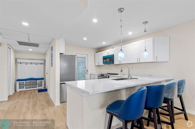 Building Photo - 2901 S Palm Aire Dr Unit 501 Rental