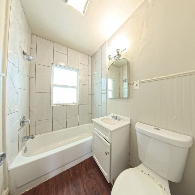 2502 Woodland Ave