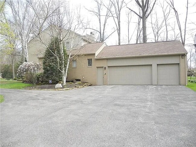 Building Photo - 955 Royal Arms Dr Unit 955 royal lower