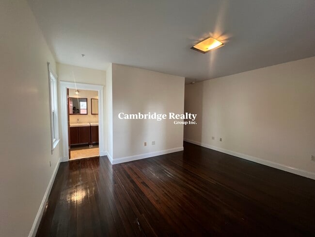 Building Photo - 6 Giles Park Unit 1