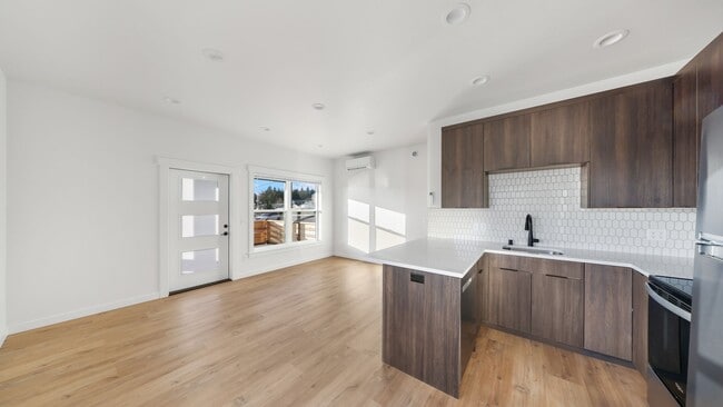 Photo - 3 Bed 2 Bath - A/C Mini-split - Fabulous F...