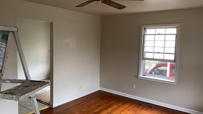 Photo - 422 Lamont St