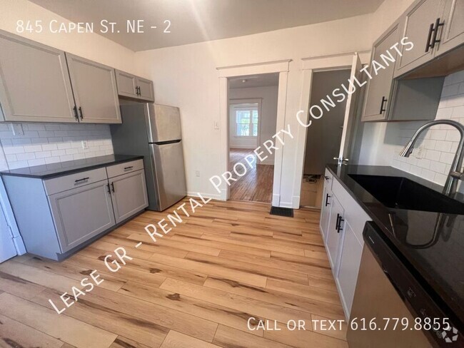 Building Photo - Spacious Three Bedroom Duplex on NE Side! Unit 2 Rental