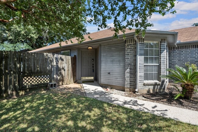 Photo - 18103 Gravenhurst Ln