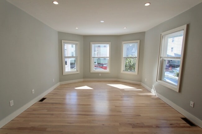 24 Tower St Unit 1