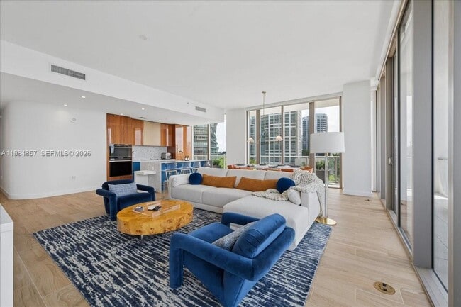 Photo - 2678 Tigertail Ave Unidad 501