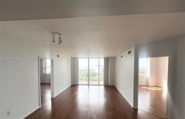 Photo - 19501 W Country Club Dr Unidad 712
