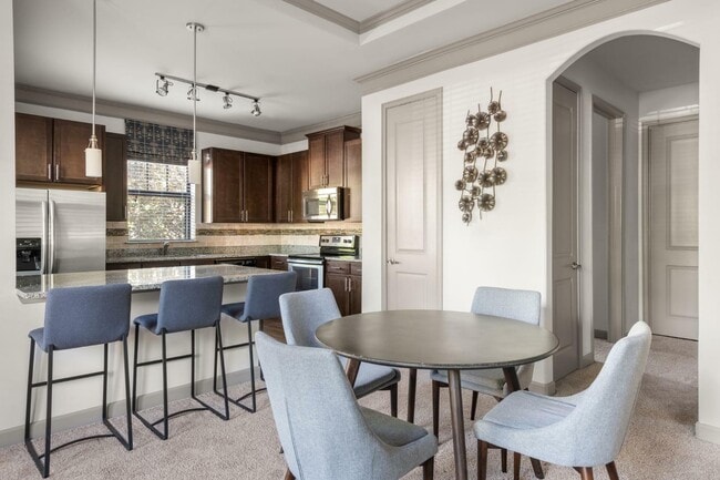 Aldridge at Town Village - Dining Area