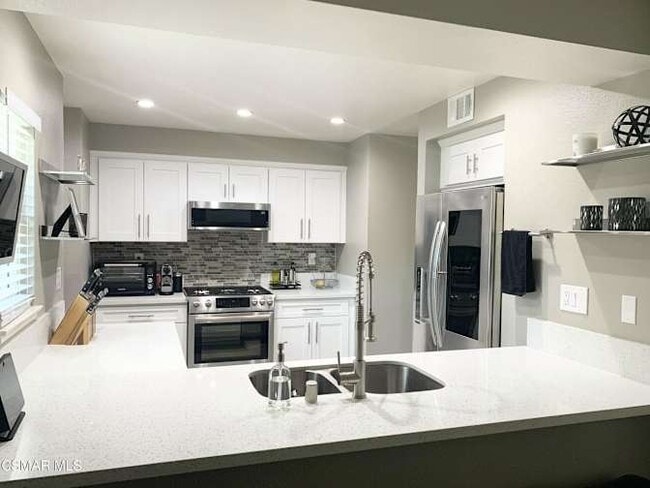Building Photo - 28713 Conejo View Dr Rental