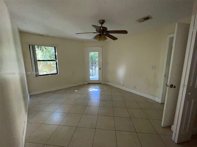 Photo - 9999 Summerbreeze Dr Unit 915