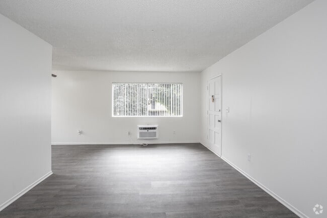 2BR - 1BA - 1,000SF - Living Room