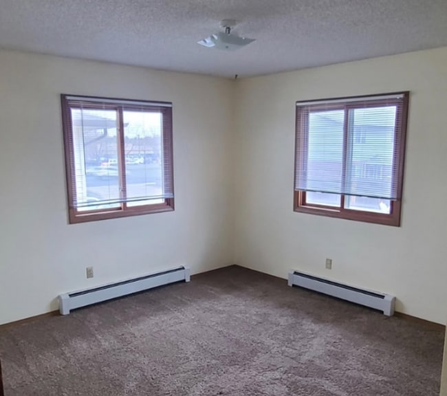 Photo - 2 Bed Upper-Level Apartment w/ In-Unit Washer & Dryer + Utilities Included! Unit 6
