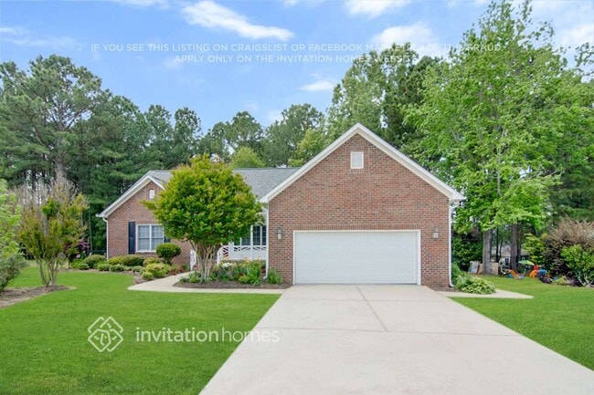 Photo - 405 Broadmoor Way