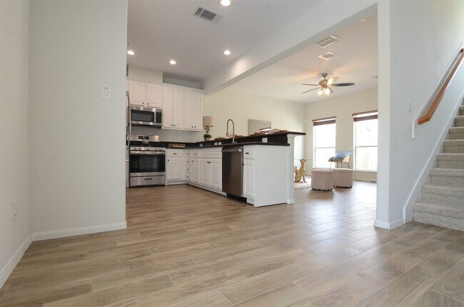 Photo - 2201 Naomi St