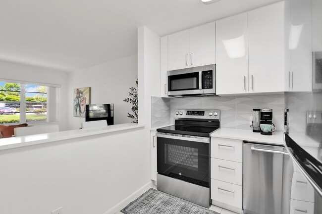 Photo - 175 Fanshaw E Condo Unit 175