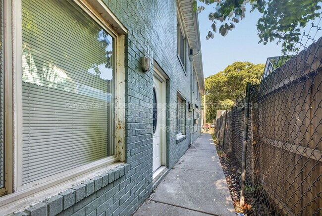 Photo - 6249 Alexander St Unidad C