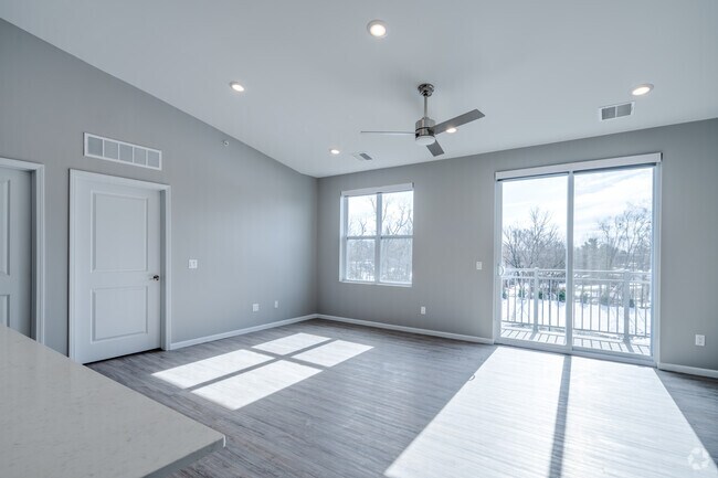 2BR, 2BA - 1,100SF