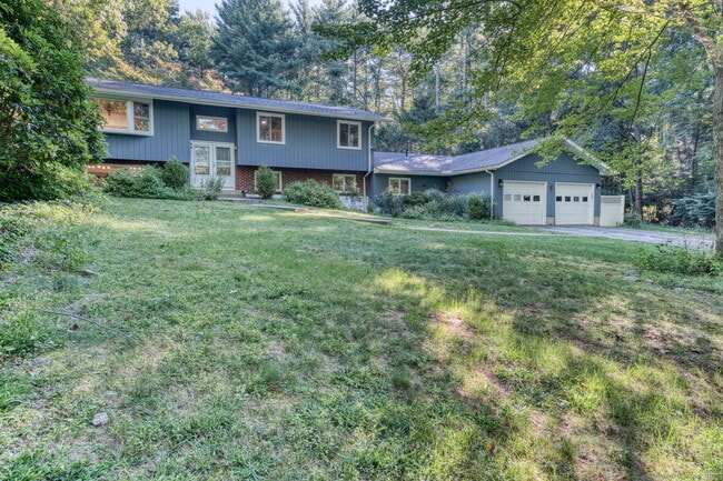 Photo - 16 Westgate Ln