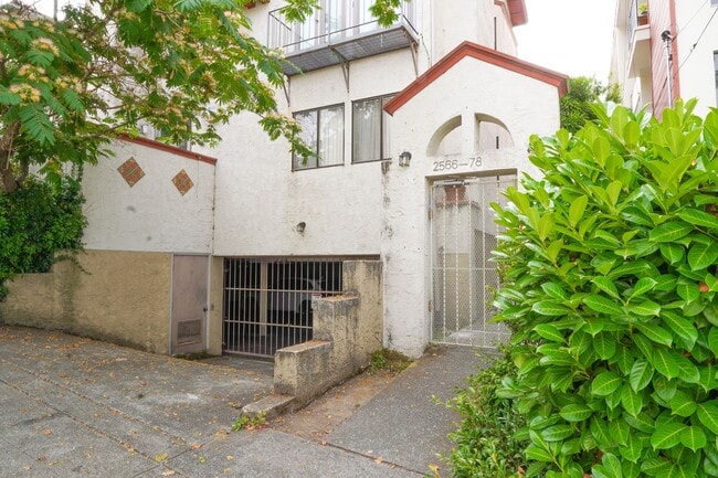 2 Bedroom Condo Close to UC Berkeley! - 2 Bedroom Condo Close to UC Berkeley!